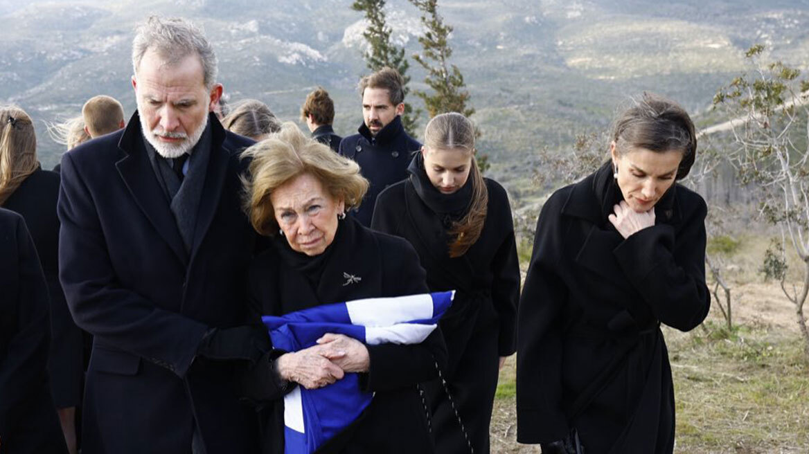 Σε στενό οικογενειακό κύκλο η ταφή της πριγκίπισσας Ειρήνης στο Τατόι: Συντετριμμένη η βασίλισσα Σοφία, δείτε βίντεο και φωτογραφίες