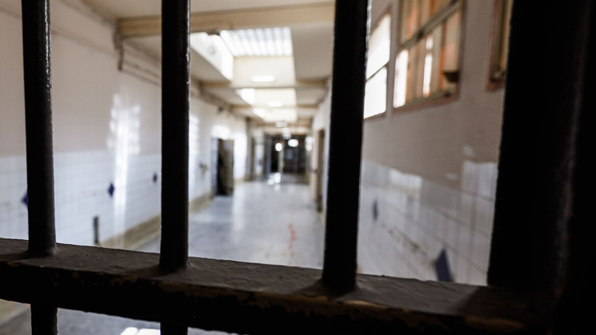 Πόσοι αλλοδαποί κρατούνται σήμερα στις ελληνικές φυλακές και για ποια αδικήματα 