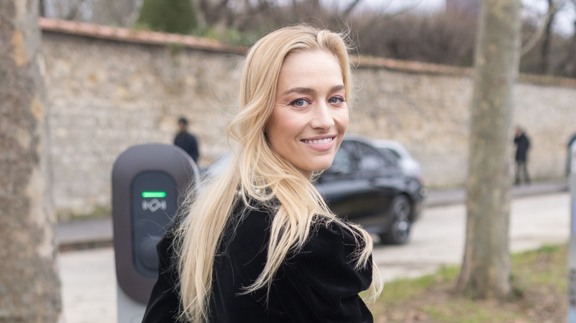 H Mπεατρίς Μπορομέο  συμπλήρωσε το ζεστό σύνολό της με τις τέλειες χειμερινές μπότες