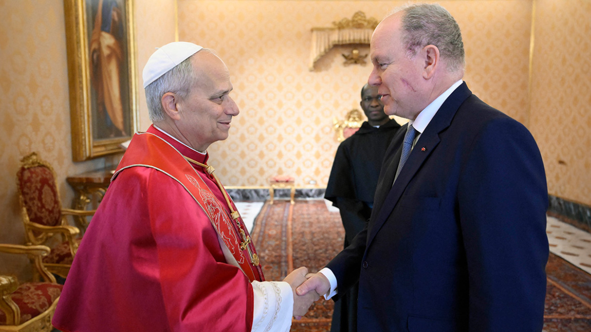 Μυστήριο με το σημάδι στο πρόσωπο του πρίγκιπα Αλβέρτου στη συνάντησή του με τον πάπα Λέοντα