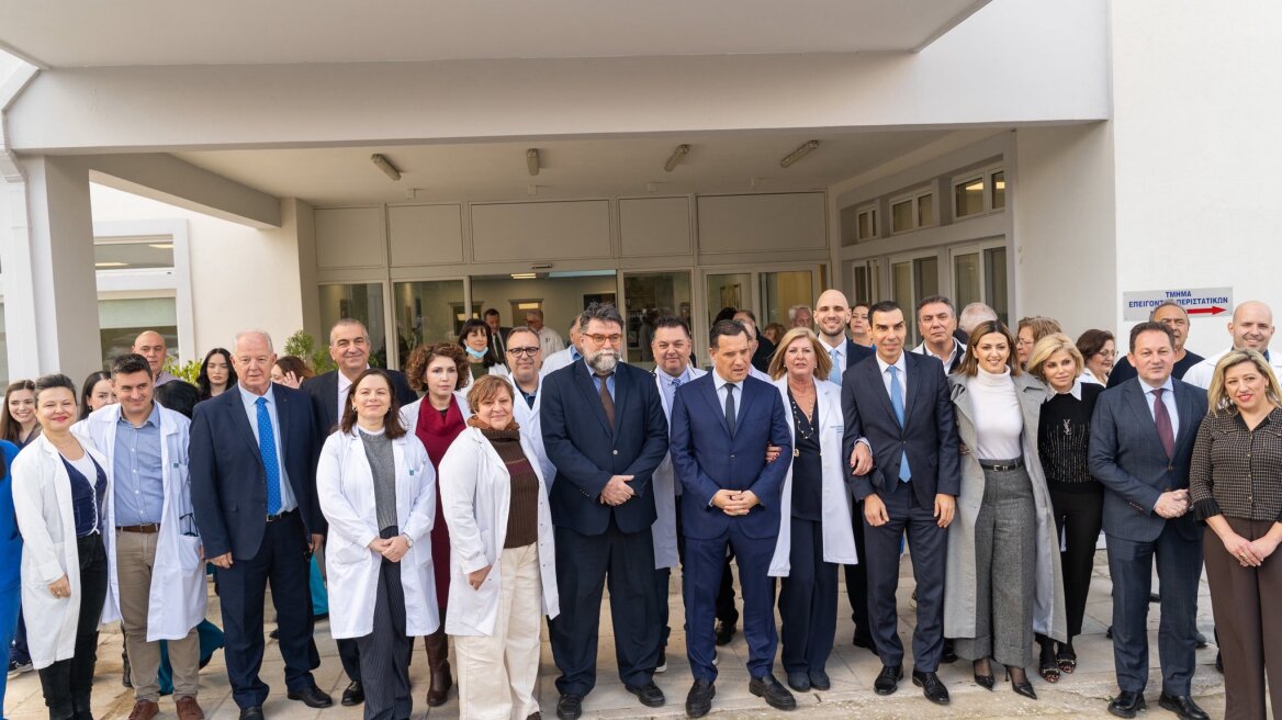 Εγκαινιάστηκαν τα ανακαινισμένα Κέντρα Υγείας Βάρης και Κορωπίου