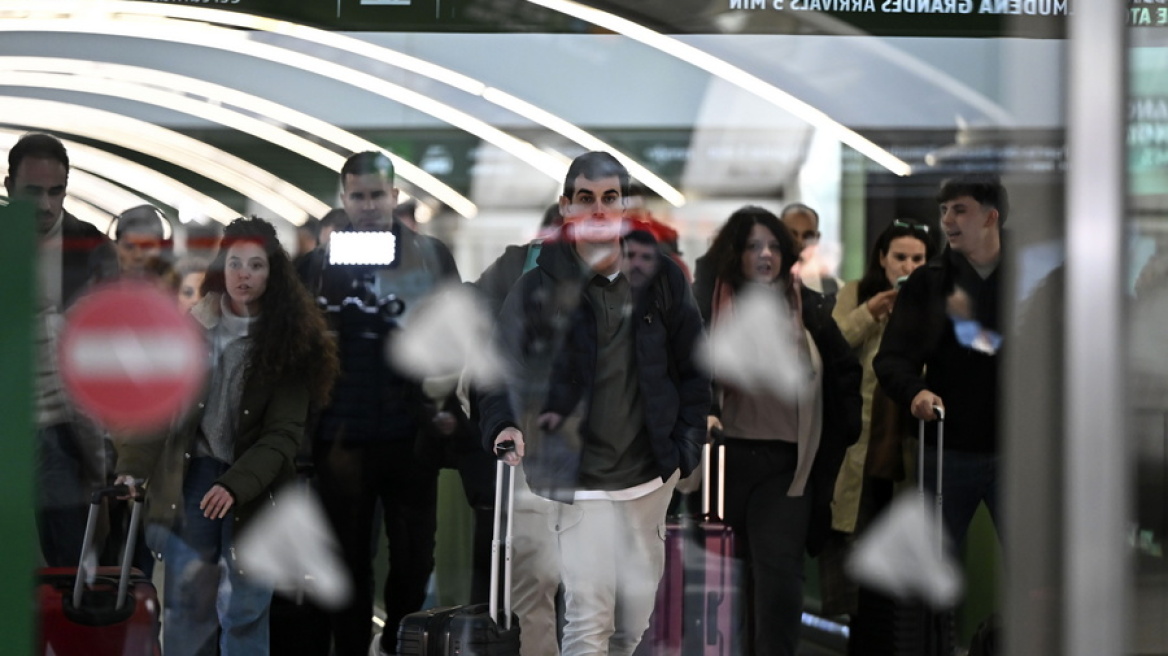 Δύο σιδηροδρομικά ατυχήματα στη Βαρκελώνη μετά την τραγωδία: Τουλάχιστον 15 τραυματίες από κατάρρευση τοιχίου
