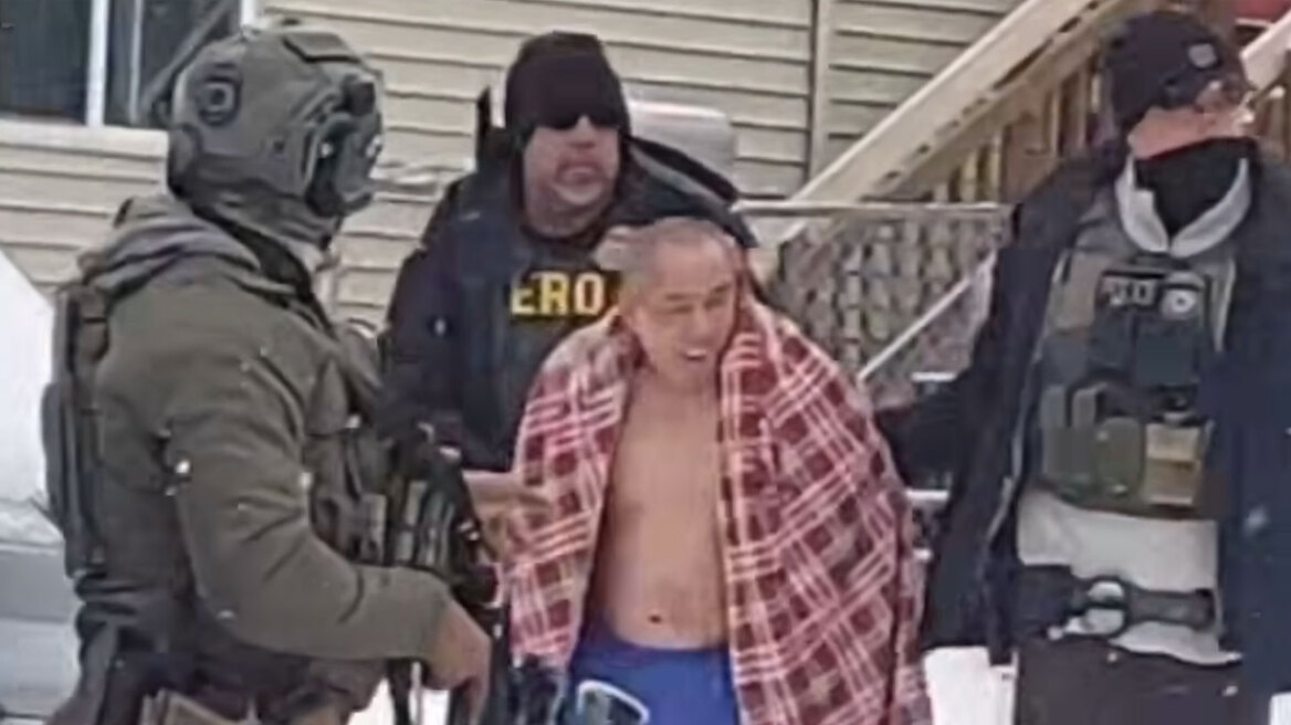 Πράκτορες της ICE στη Μινεσότα έσυραν 56χρονο ημίγυμνο στο χιόνι: «Έλεγα: Θεέ μου, βοήθησέ με, δεν έχω κάνει τίποτα κακό»