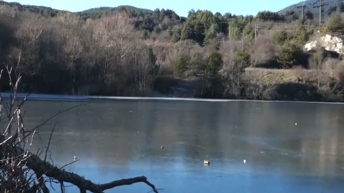 Πάγωσε τεχνητή λίμνη στην Άνω Βροντού Σερρών, δείτε βίντεο