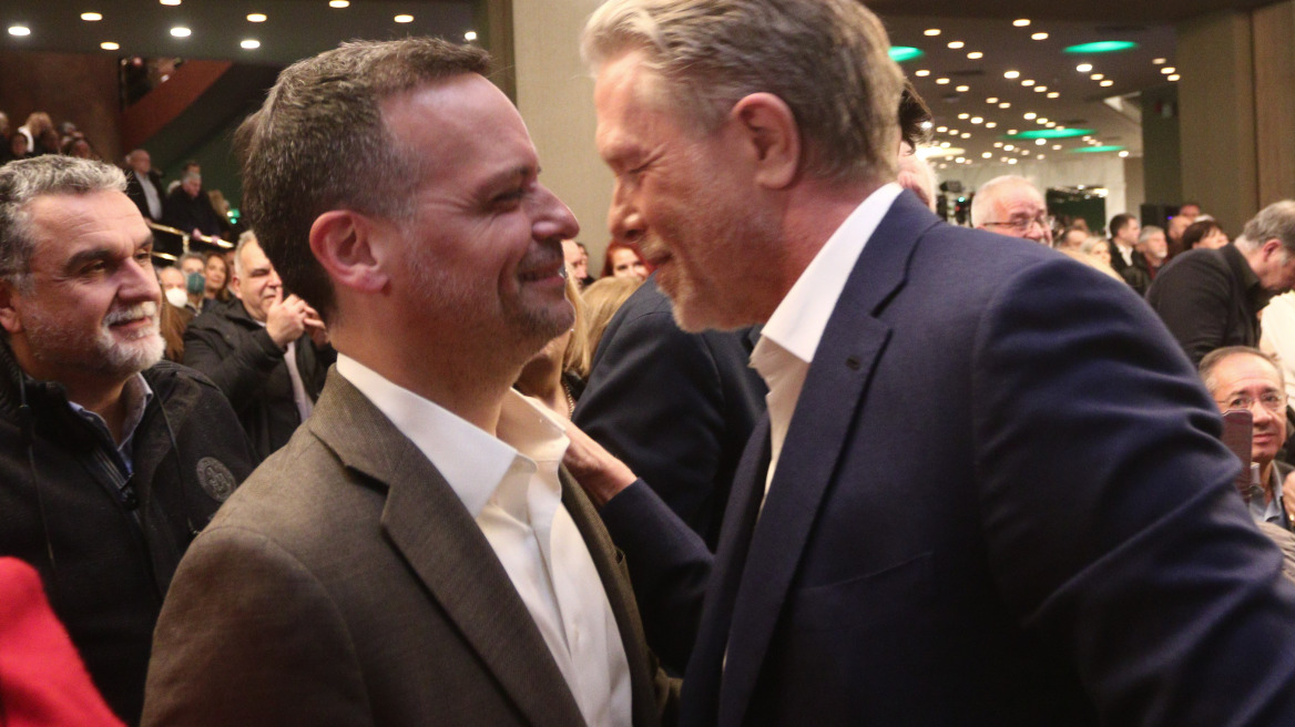 Εσωκομματικές συγκρούσεις στο ΠΑΣΟΚ: Η στρατηγική απέτυχε λέει ο Δούκας, αλλαγή πολιτικής προτείνει ο Γερoυλάνος
