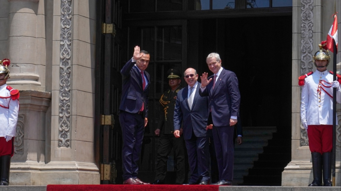 Δύο πρώην δικηγόροι του Πινοτσέτ υπουργοί στην κυβέρνηση Καστ στη Χιλή 