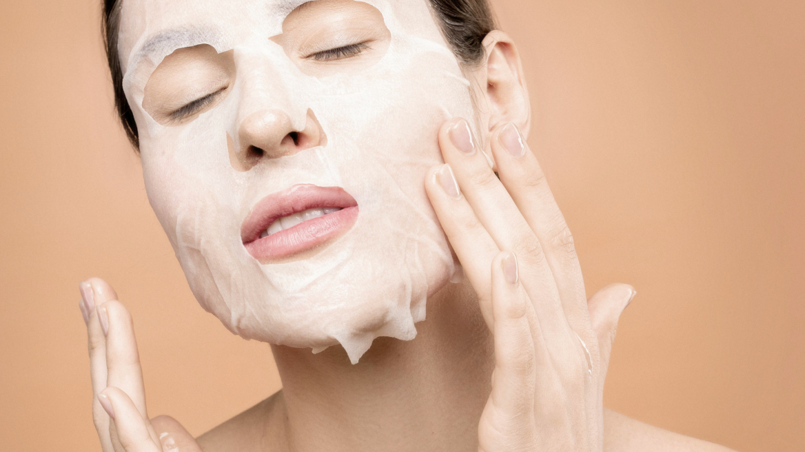 Μένουμε σπίτι και φροντίζουμε τον εαυτό μας: Δέκα sheet μάσκες για απόλυτη χαλάρωση
