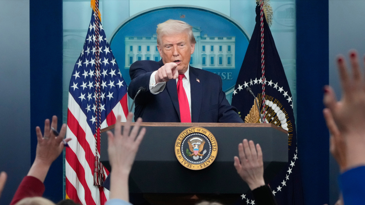 «Ο Θεός είναι πολύ περήφανος για το έργο μου»: Παράπονα, επιθέσεις και... Hells Angels στην επετειακή ομιλία του Τραμπ