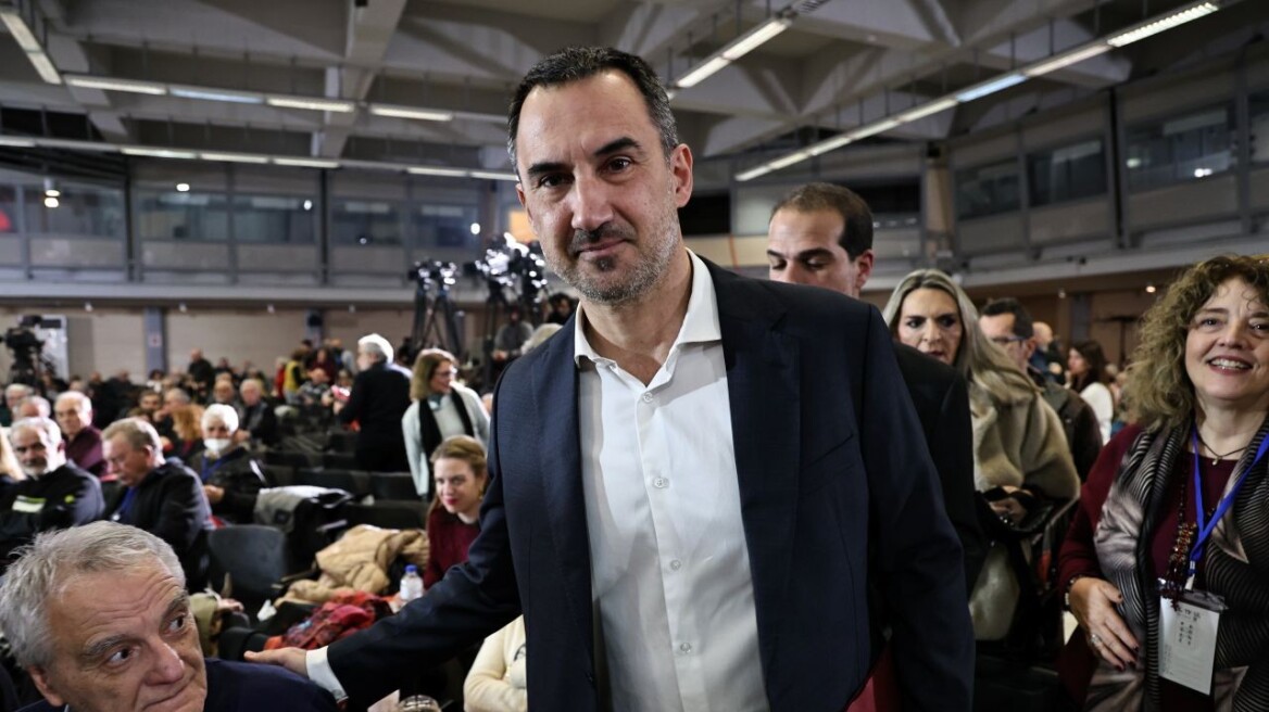 Χαρίτσης κατά Καρυστιανού: «Η αντιδραστική ατζέντα δεν γνωρίζει σύνορα», ανοιχτός σε διάλογο με τον Τσίπρα