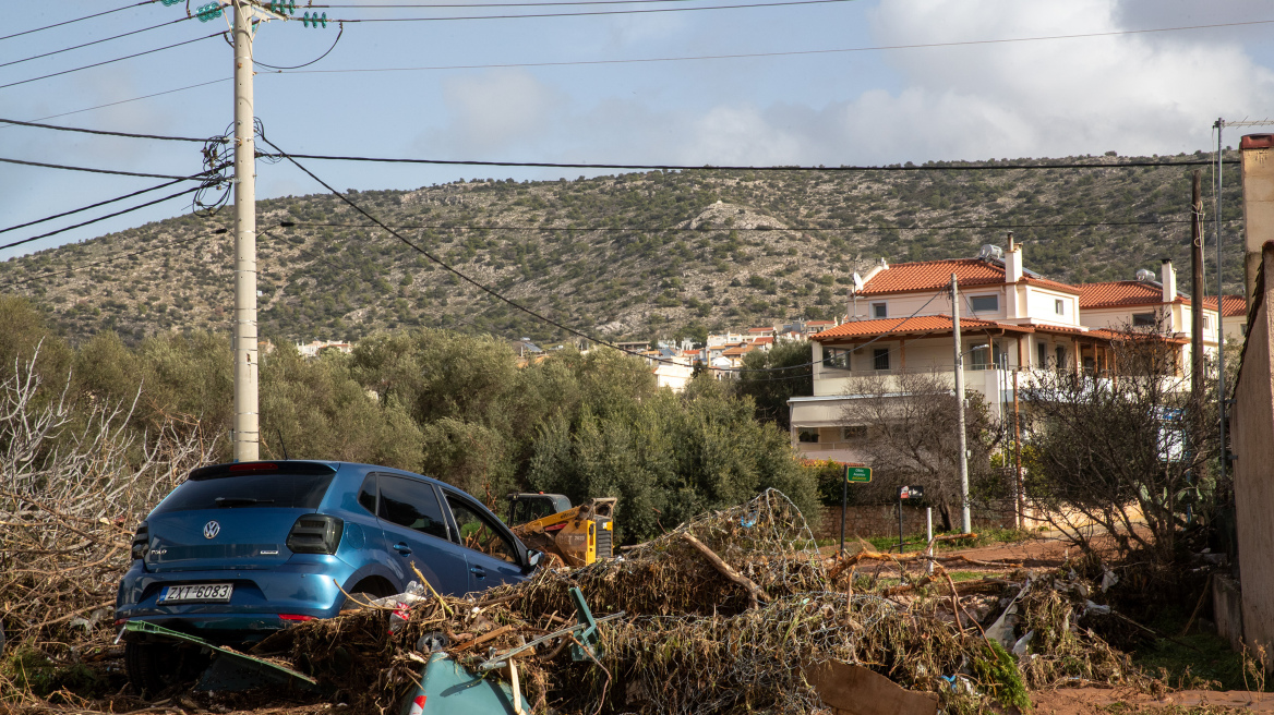 Οι τρεις αιτίες που η κακοκαιρία «έπνιξε» τα νότια προάστια και ο λόγος που δεν πρέπει να κόβονται καμένοι κορμοί, σύμφωνα με επιστήμονες του Αστεροσκοπείου