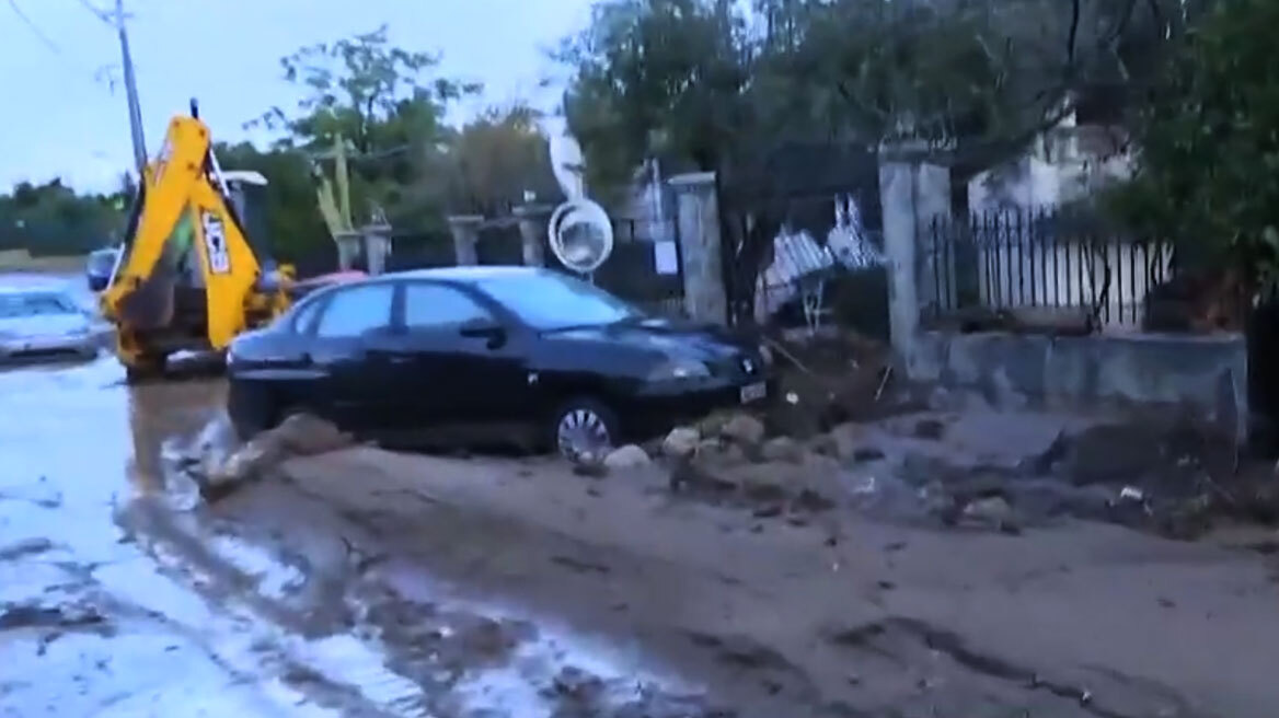 Καιρός: Στο κόκκινο το Αιγαίο με ισχυρές καταιγίδες και θυελλώδεις ανέμους έως 10 μποφόρ, στο επίκεντρο η Ρόδος - Τι θα γίνει τις επόμενες ώρες 