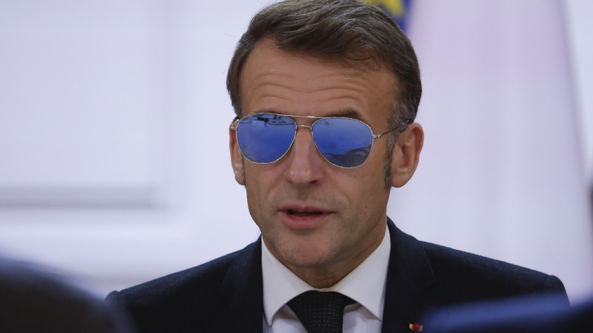 Το "Top gun" look του Μακρόν εκτόξευσε τη μετοχή της κατασκευάστριας εταιρείας γυαλιών