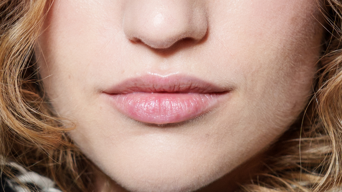 Τα lip balm που διατηρούν τα χείλη μας απαλά και ενυδατωμένα τον χειμώνα
