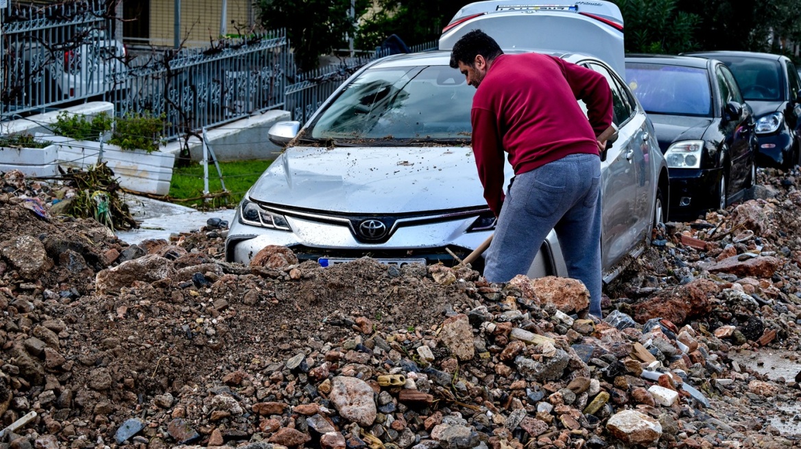 Ξεκινούν οι αυτοψίες στην Αττική μετά τις πληγές από την κακοκαιρία που άφησε πίσω της δύο νεκρούς