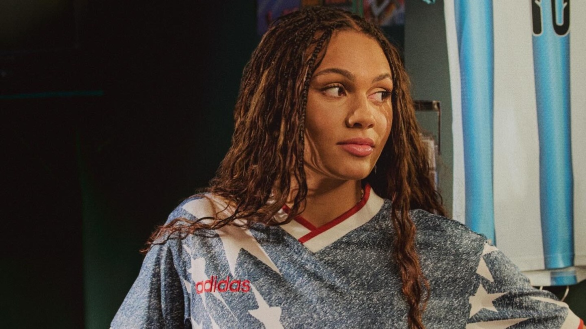 Η κόρη του Ντένις Ρόντμαν έγινε η πιο ακριβοπληρωμένη ποδοσφαιρίστρια στον κόσμο
