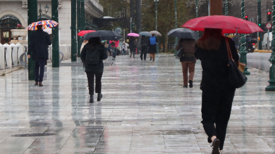 Καιρός: Έρχονται καταιγίδες και λασποβροχές από την Κυριακή, πότε θα επηρεαστεί η Αττική