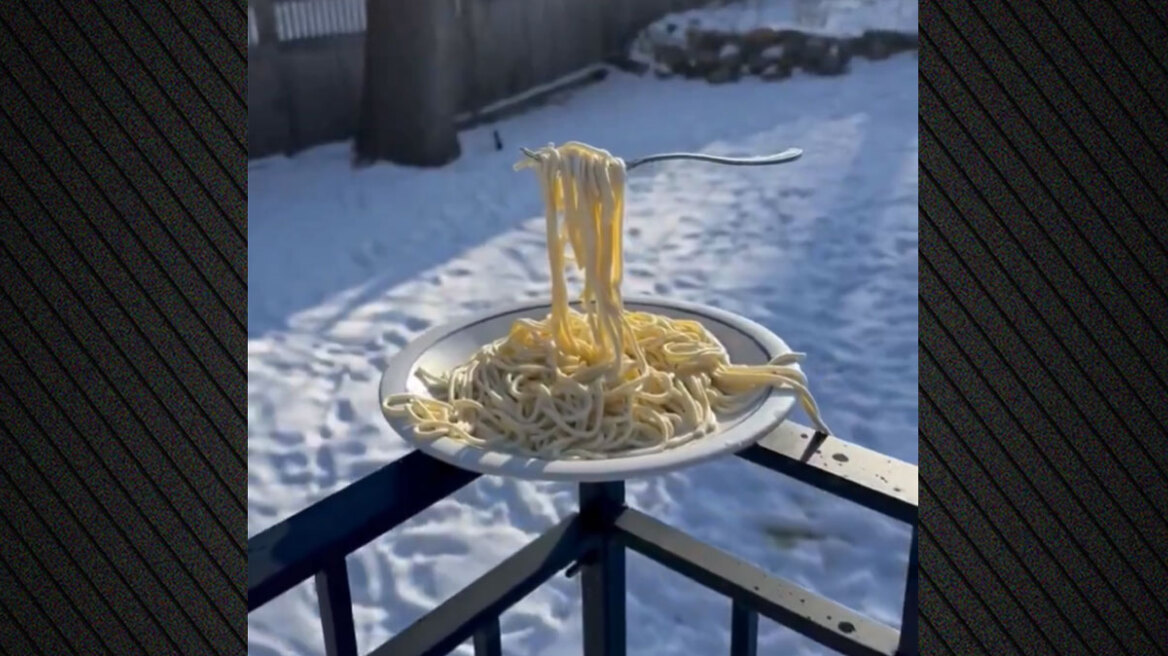 Ακραίο ψύχος στις ΗΠΑ, 48 Πολιτείες σε κλοιό: Μακαρόνια παγώνουν στον αέρα στη Μινεάπολη