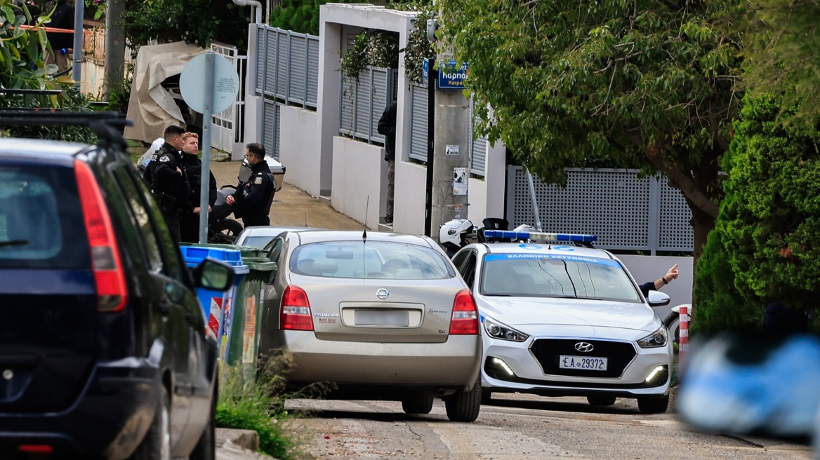 Το 2014 δολοφόνησε τη μητέρα του, σήμερα τον πατέρα του: «Θα σκοτώσω και τα αδέρφια μου» φώναζε στους αστυνομικούς
