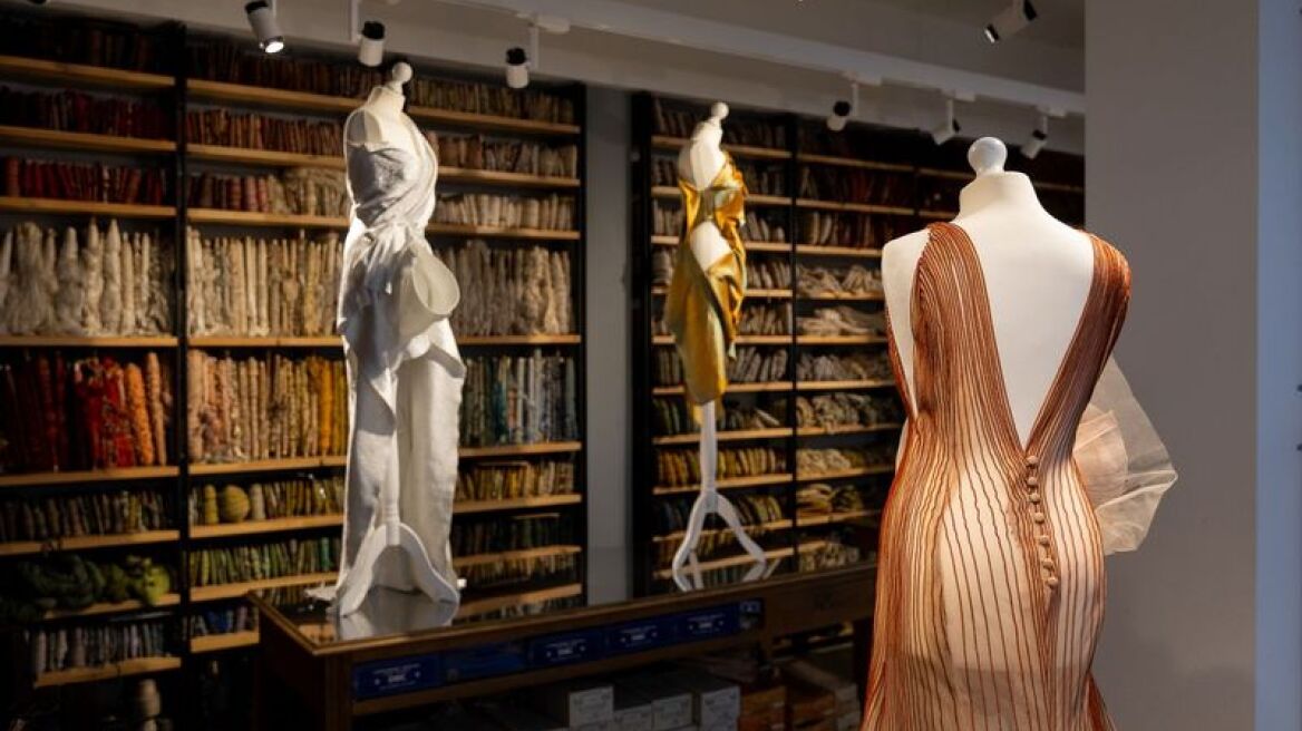 Μουσείο Μπενάκη: Διοργανώνει τη έκθεση «Νημάτων Ένδυμα» της σχεδιάστριας Denise Ελευθερίου