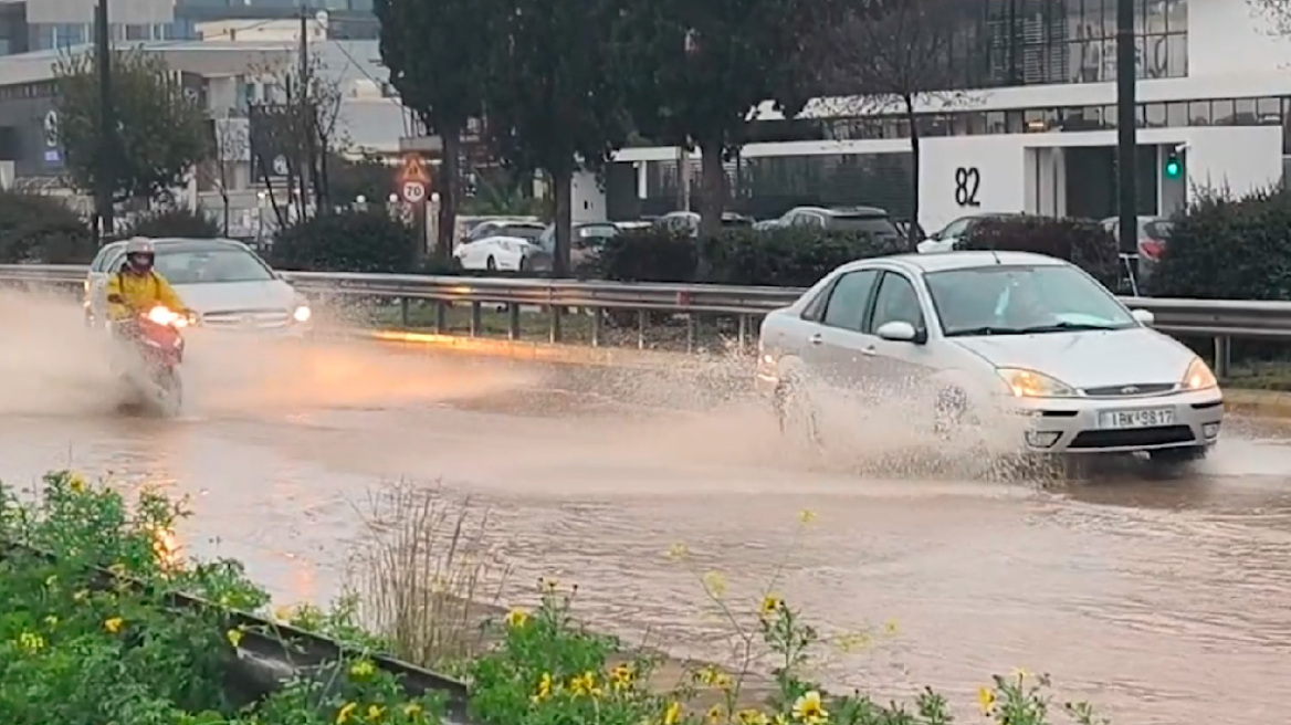 Καταιγίδες πλήττουν σήμερα την Αττική, λίμνη και πάλι η Βουλιαγμένης: Live χάρτης με το πέρασμα της κακοκαιρίας που έχει σημάνει πορτοκαλί συναγερμό