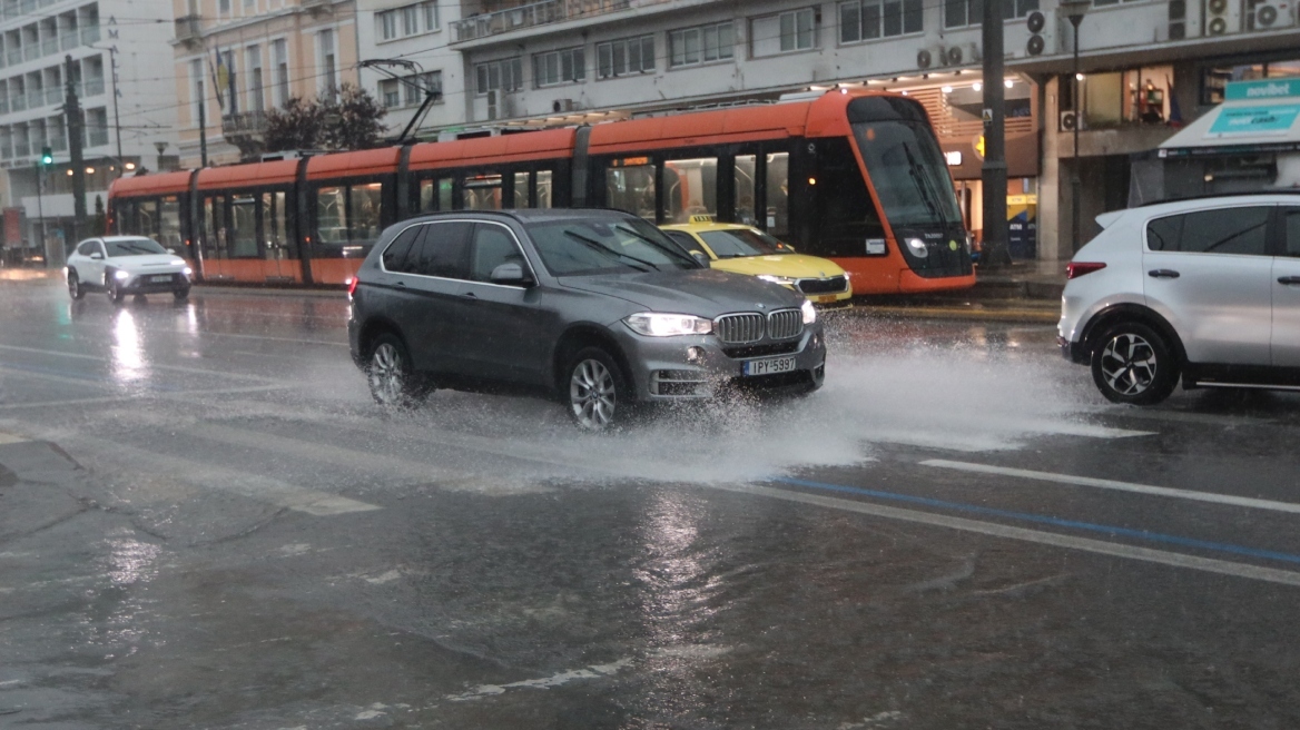 Καιρός: Διαδοχικά κύματα κακοκαιρίας βλέπουν Μαρουσάκης, Κολυδάς και Τσατραφύλλιας - Το ένα θα είναι αρκετά έντονο και θα επηρεαστεί η Αττική