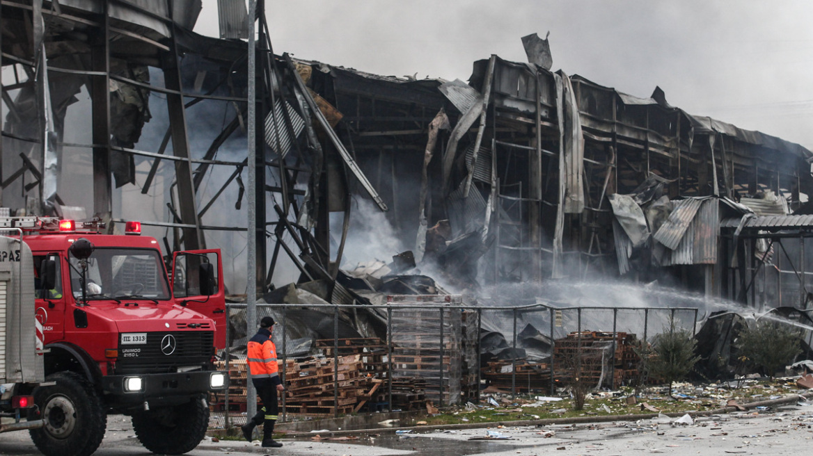 Τραγωδία στα Τρίκαλα: Έλιωσε μέχρι και ο χάλυβας από τη φωτιά στο εργοστάσιο της Βιολάντα - Τα ερωτήματα για την τραγωδία