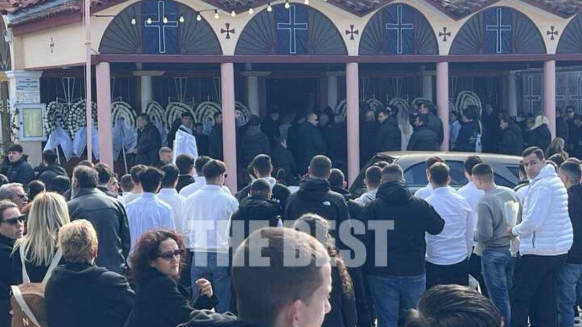 Οδύνη στην κηδεία του 19χρονου που σκοτώθηκε σε τροχαίο στη Πάτρα