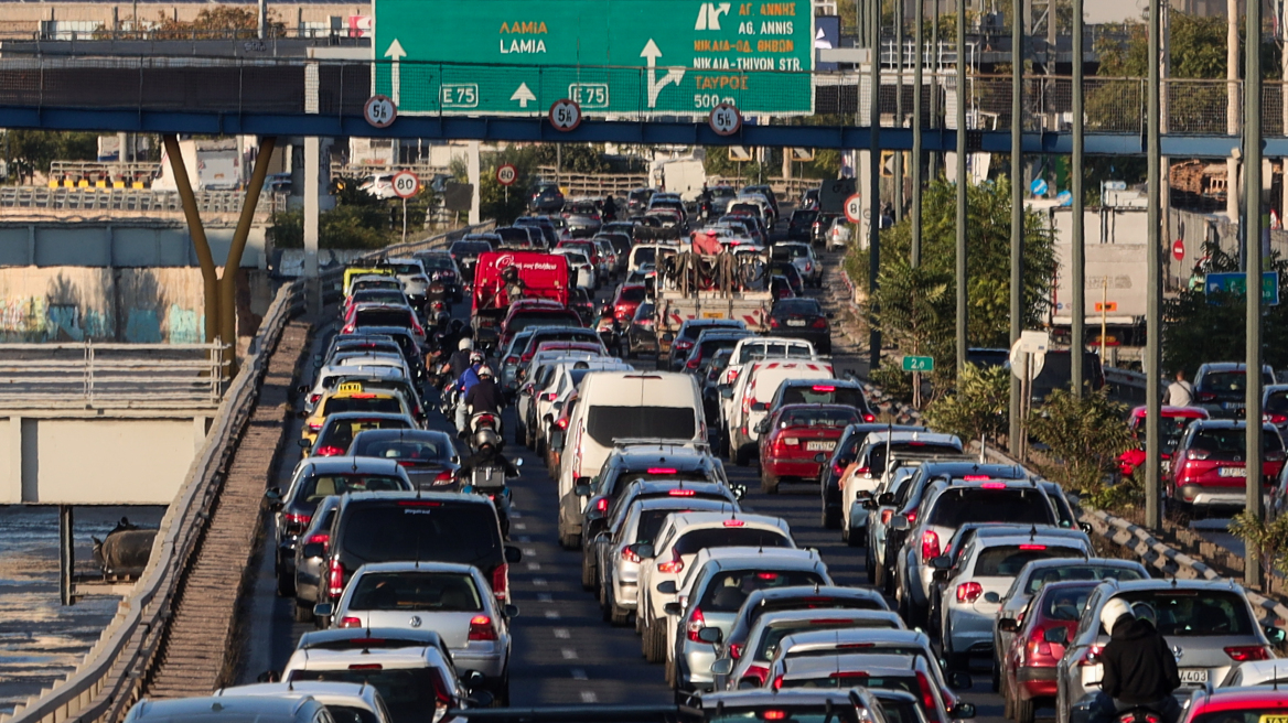 Τροχαία σε Λεωφόρο Αθηνών και Κηφισό, πού έχει καθυστερήσεις
