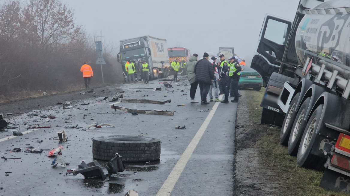 Ταυτοποιήθηκαν οι σοροί των επτά οπαδών του ΠΑΟΚ στη Ρουμανία, σε ετοιμότητα C-130 για τη μεταφορά των τραυματιών