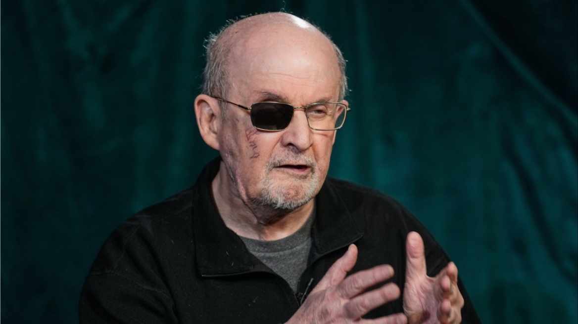«Οι πάντες διατρέχουν κίνδυνο»: Ο συγγραφέας Ρούσντι προειδοποιεί εναντίον της πολιτικής βίας στις ΗΠΑ 

