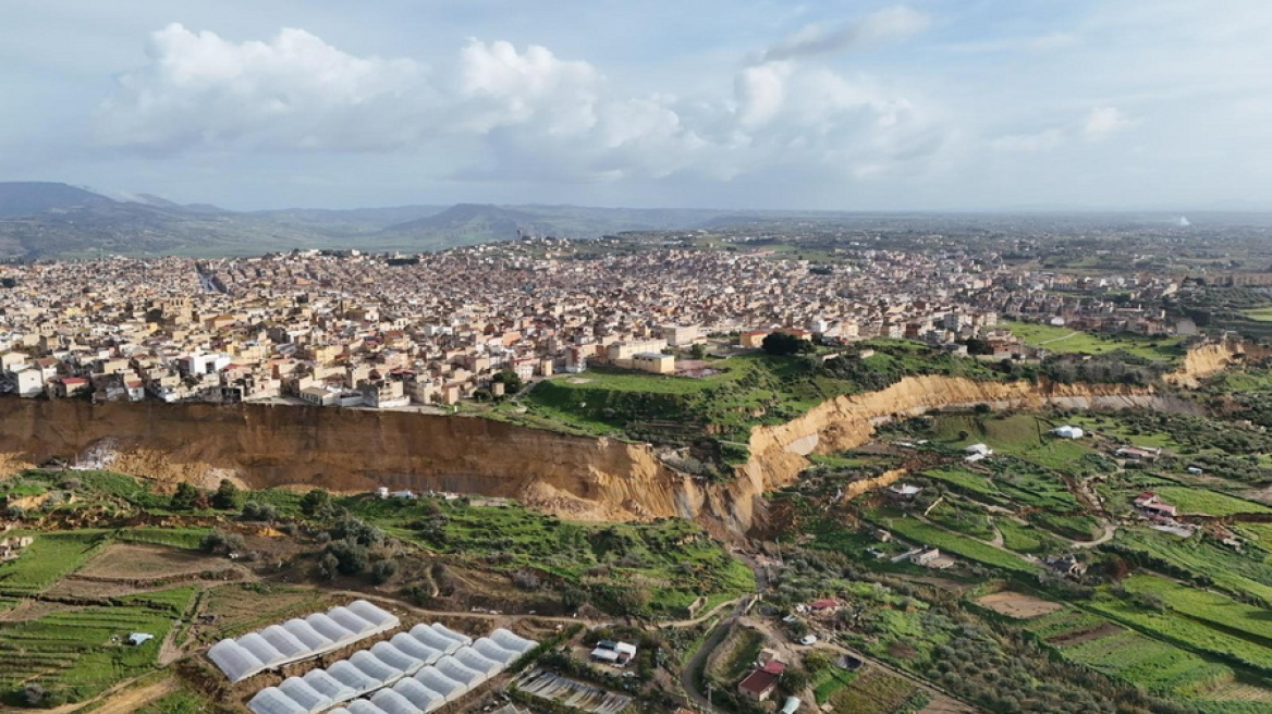 Σε κατάσταση έκτακτης ανάγκης περιοχές στη νότια Ιταλία μετά τις καταιγίδες: Στη Σικελία το μέτωπο της κατολίσθησης επεκτάθηκε 1 χλμ σε μία νύχτα