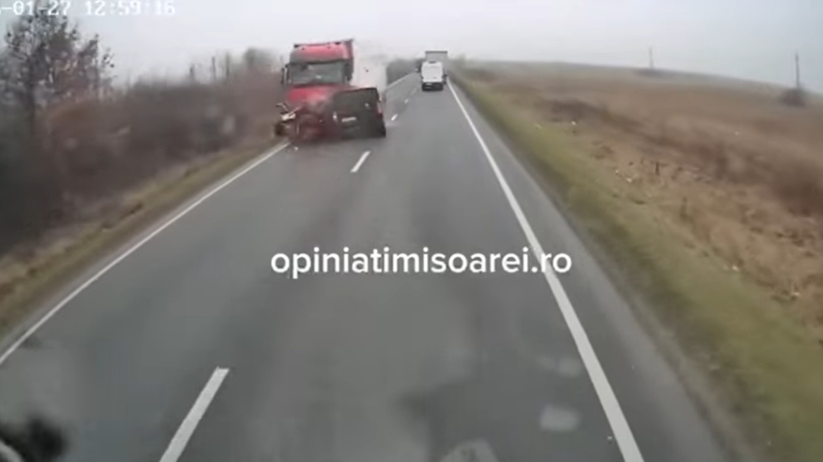 Η στιγμή της σύγκρουσης του βαν των οπαδών του ΠΑΟΚ με νταλίκα στη Ρουμανία, δείτε βίντεο