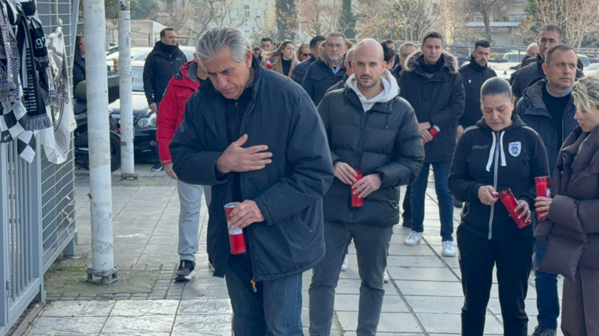 Με κερί στα χέρια έξω από την Τούμπα ο Αναστασιάδης: «Όταν έμαθα για την τραγωδία έτρεμαν τα πόδια μου, δεν μπορούσα να μιλήσω»
