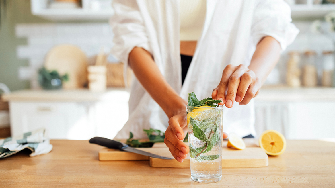 Detox: Η βιομηχανία της αποτοξίνωσης εξαπλώνεται και στην Ελλάδα