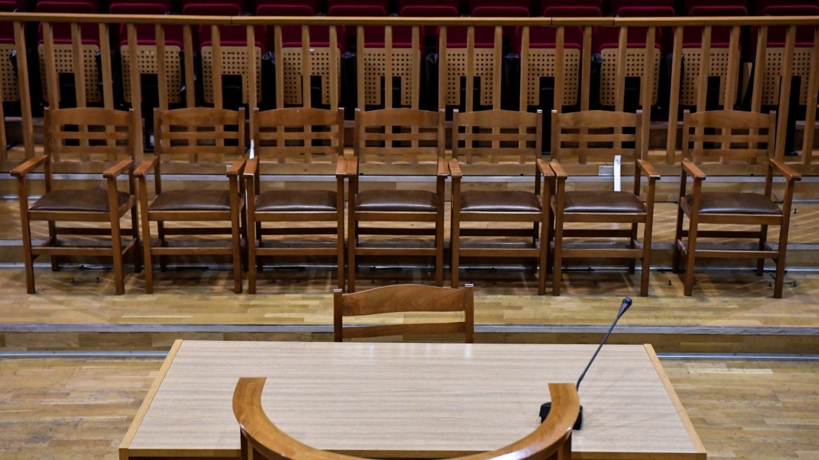 Ποινή φυλάκισης σε 36χρονη για ενδοοικογενειακή βία, προσπάθησε να αυτοκτονήσει μέσα στο Τμήμα του Βόλου 