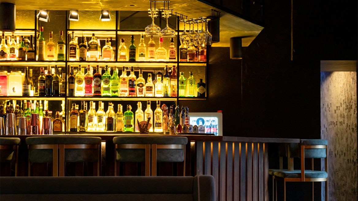 Απούλητες φιάλες στοιβάζονται σε αποθήκες – Κρίση παγκοσμίως στην αγορά αλκοολούχων ποτών