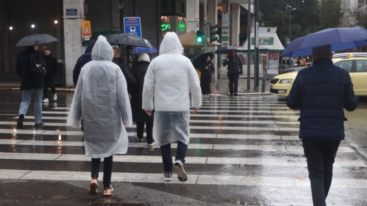 Ξεκίνησε η επέλαση της κακοκαιρίας Kristin: Βρέχει ήδη στην Αττική, live η πορεία των καταιγίδων, πορτοκαλί προειδοποίηση από την ΕΜΥ