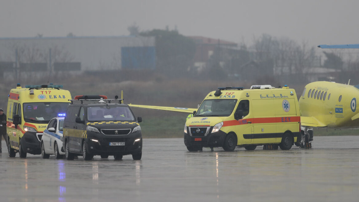 Live από το Παπαγεωργίου που έφθασαν ο Κώστας και ο Μάριος από τη Ρουμανία, απογειώθηκε και το C130 για να παραλάβει τις 7 σορούς