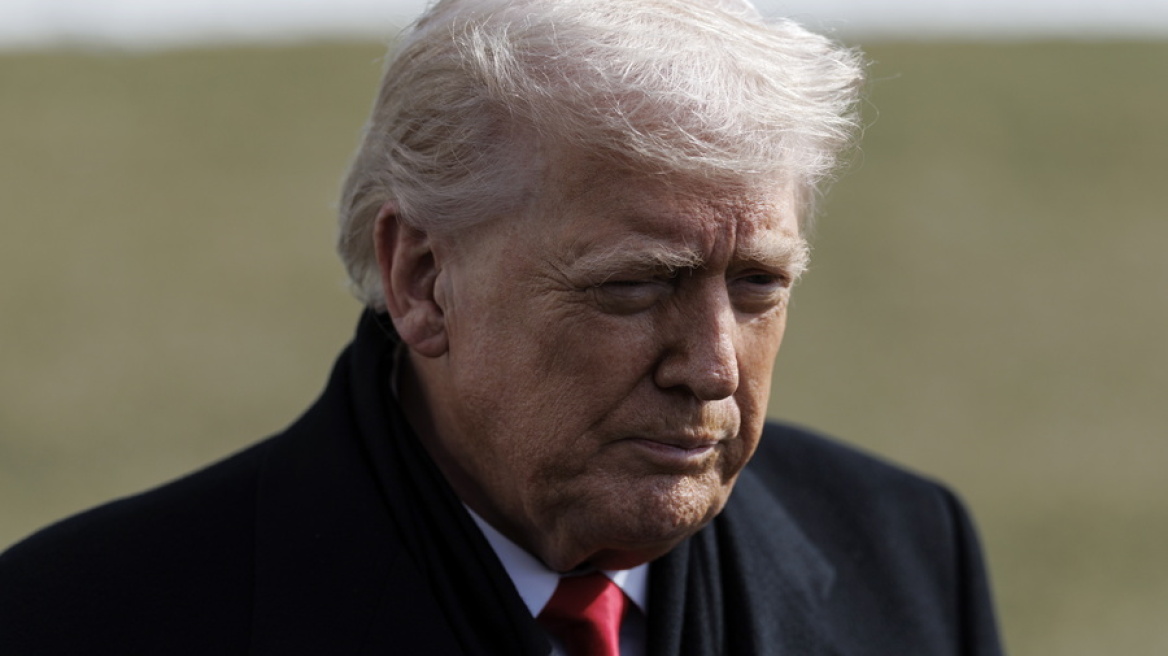 Νέα επίθεση Τραμπ στον «πολύ αργό» Πάουελ της Fed: Θα έπρεπε να πληρώνουμε τα χαμηλότερα επιτόκια από οποιαδήποτε χώρα