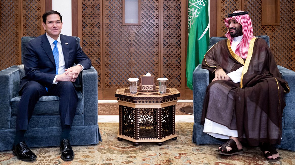 Axios: Σαουδάραβες και Ισραηλινοί αξιωματούχοι στην Ουάσινγκτον συζητούν για αμερικανικά πλήγματα κατά του Ιράν