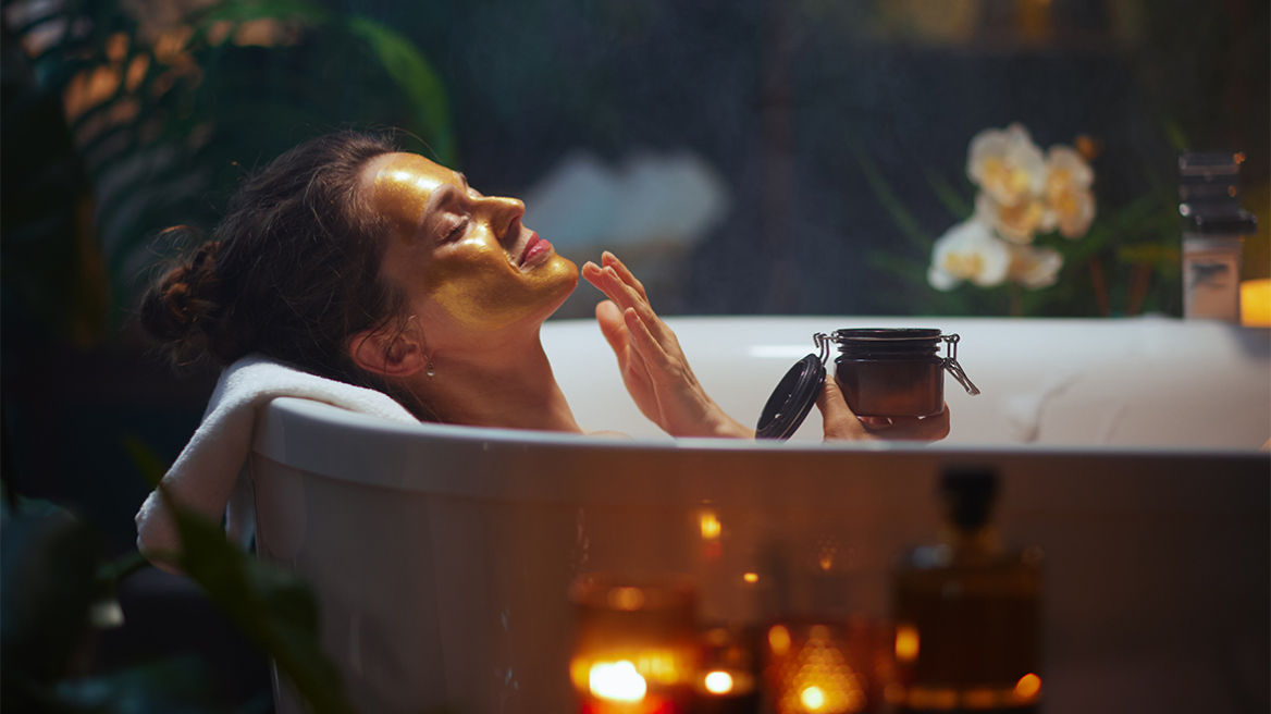 Πώς αποκτούν οι διασημότητες το «δέρμα δισεκατομμυριούχου» – Πανάκριβα προϊόντα, χρυσές θεραπείες