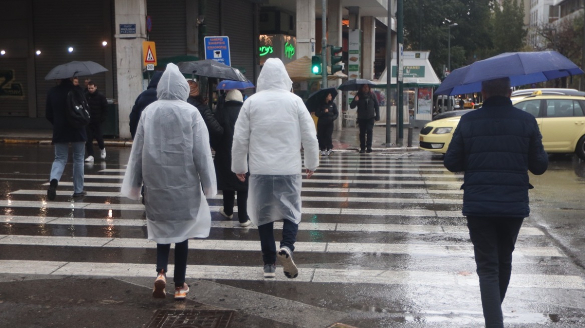 Καιρός: Ξεπέρασαν τα 110 χλμ την ώρα οι ριπές ανέμου, βροχές και καταιγίδες από το απόγευμα του Σαββάτου