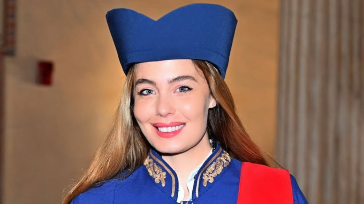 Η Αντωνία Καλλιμούκου πήρε πτυχίο Νομικής: Ευχαριστώ την Παναγιά και τον γλυκό Χριστό μου που με αξίωσαν