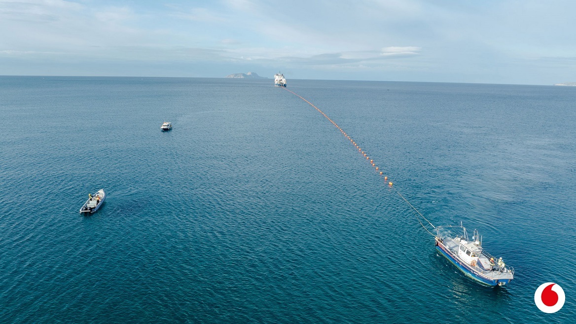 Vodafone: Nέα υποθαλάσσια διασύνδεση Κρήτης- Αθήνας μέσω Μήλου