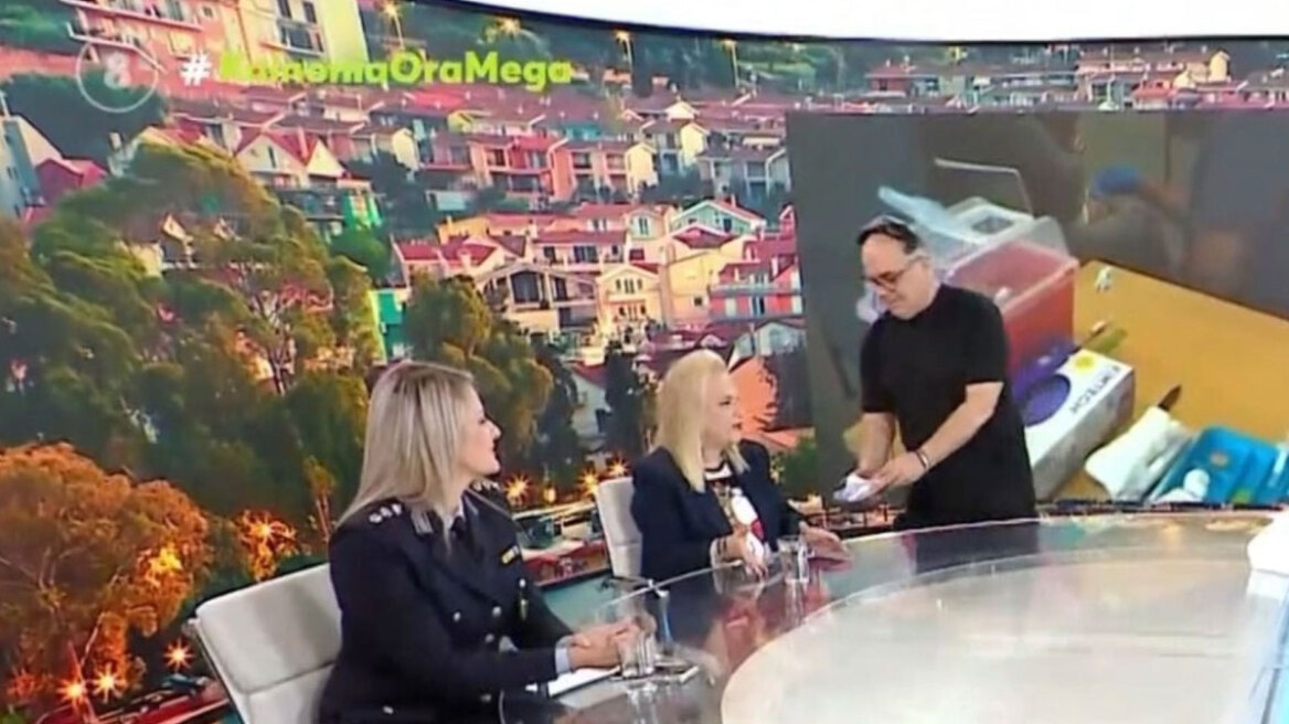 Η Ματίνα Παγώνη πήρε μαντηλάκια στον «αέρα» και έκανε αυτό που όλοι περιμέναμε