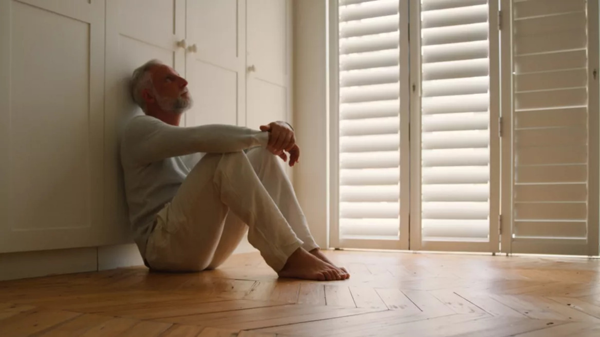 Πένθος: Πώς το βιώνουμε μετά από ένα συλλογικό τραυματικό γεγονός με απώλειες – Ο ειδικός εξηγεί
