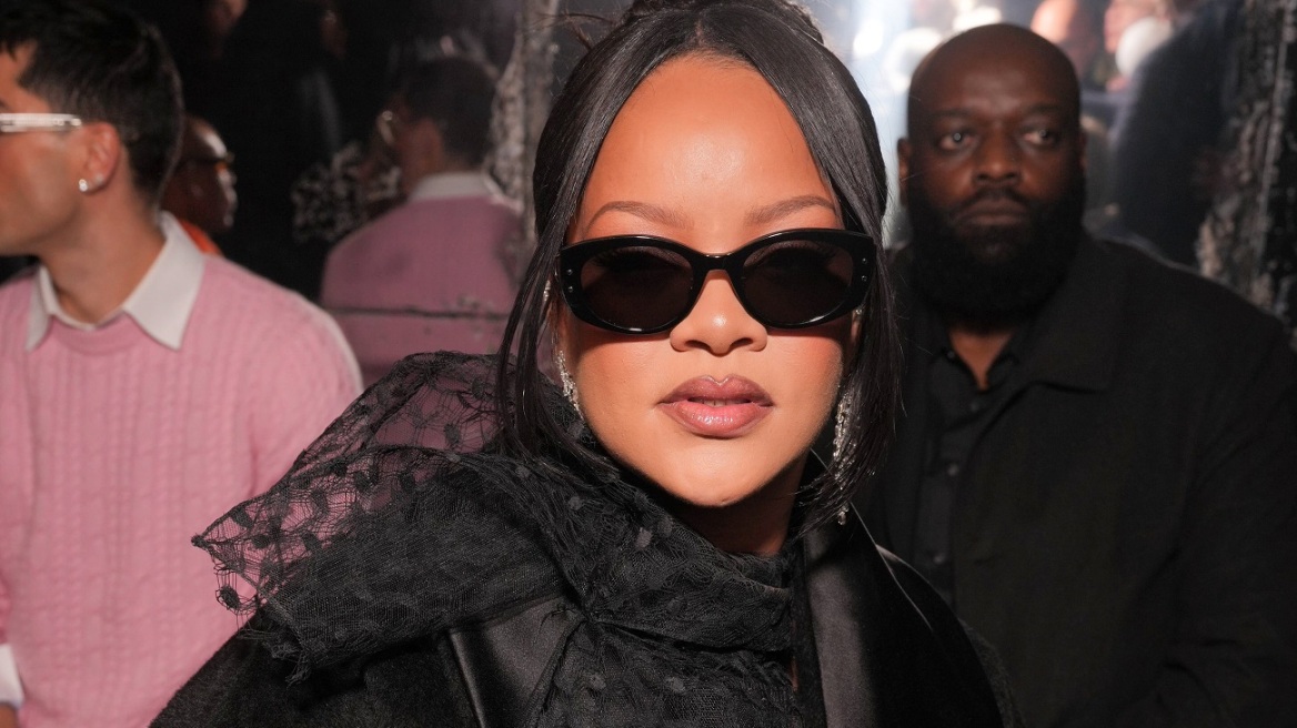 «Αυτό είναι Dior»: Όσα είπε η Rihanna στον creative director του οίκου
