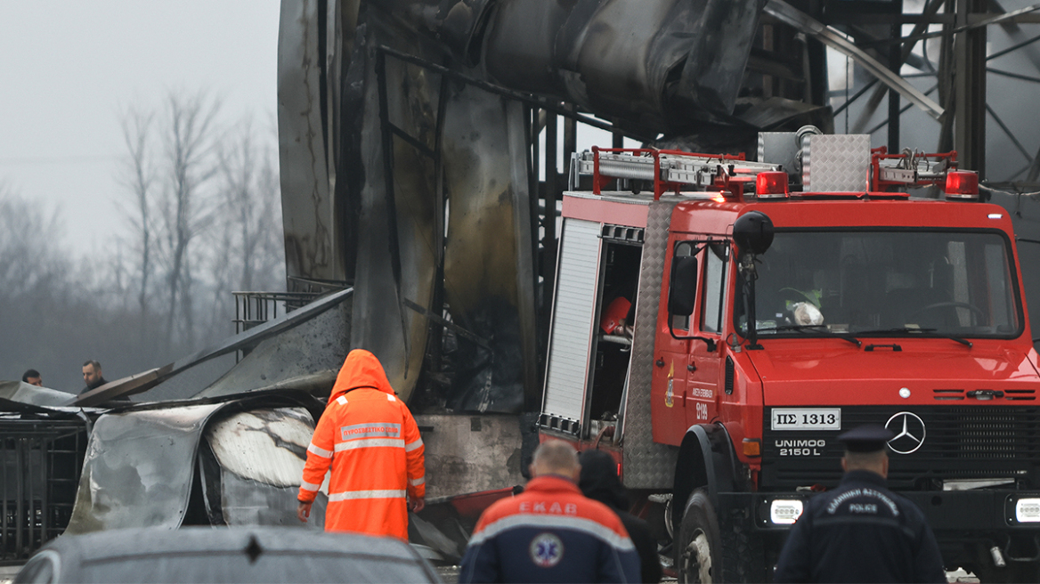 Η κυβέρνηση καταγγέλλει «κίνημα τυμβωρύχων» μετά την τραγωδία στη Βιολάντα και σηκώνει το γάντι για τα εργατικά δυστυχήματα