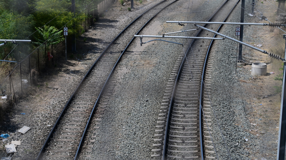 Διεκόπη η κυκλοφορία των τρένων στο τμήμα Σίνδος - Θεσσαλονίκη λόγω πυρκαγιάς