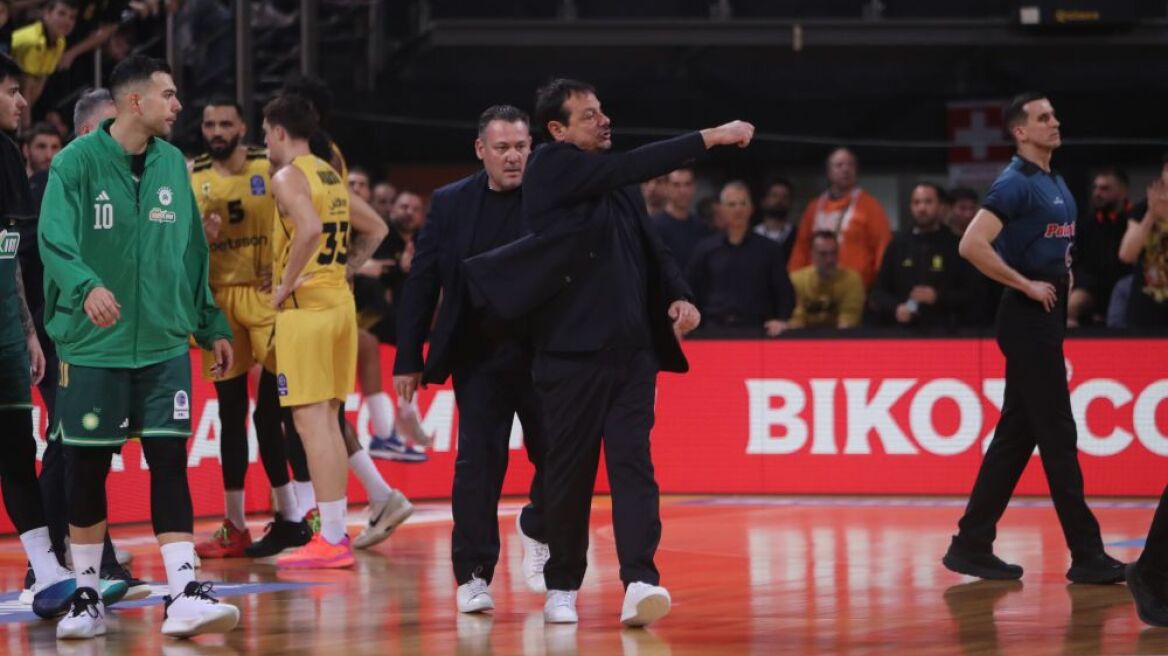 Έξαλλος με τους διαιτητές ο Αταμάν στο Αλεξάνδρειο: Εισέβαλε διαμαρτυρόμενος στο παρκέ και αποβλήθηκε, βίντεο